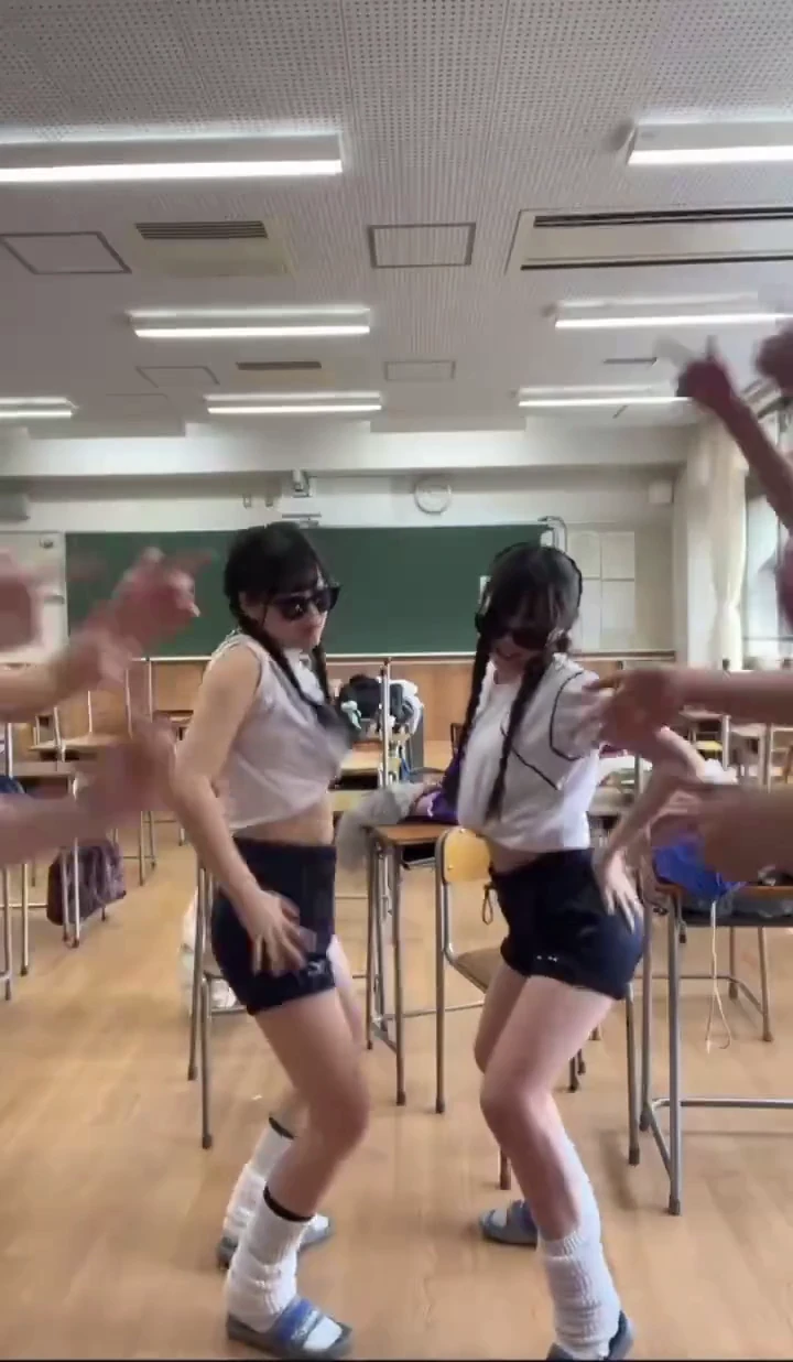 【動画】令和JKの体育ダンス、誘惑というレベルを超えてしまう