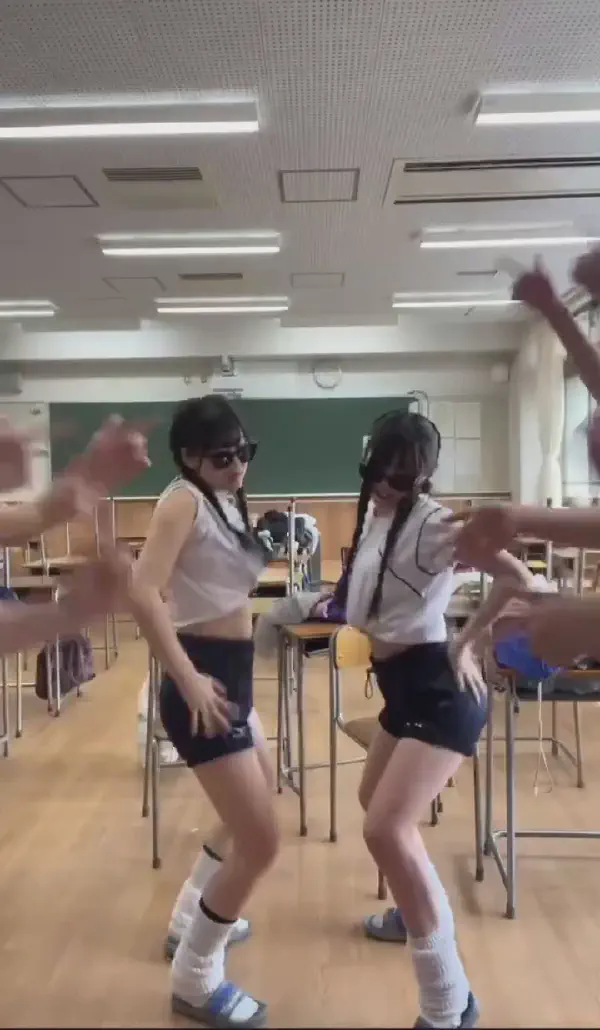 【動画】令和JKの体育ダンス、誘惑というレベルを超えてしまう