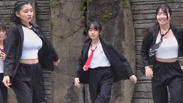 【画像】祭りでダンスを披露するJCの躍動感あふれるお○ぱい